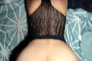 pero que hermoso culo tiene la morena que contrate ayer