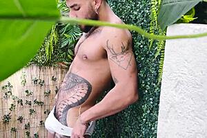 hey, check out this gay making of behind the scenes