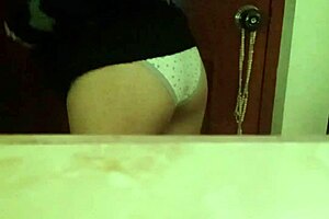 امرأة حامل تسجل فيديو لعشيقها السابق ليأتي ويزنها بقوة