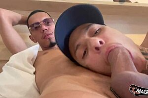 Did the carioca show his big cock to the paulista?