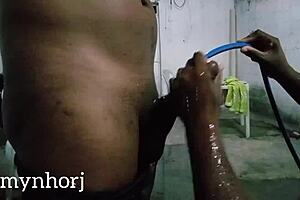 Um Calor De 40 No Rio De Janeiro Só Um Banho De Borracha Com A Vizinha Depois Fuder Gostoso Sem Camisinha Video Completo No Red