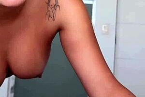 Gostosa Asiática Convidou Amiga Para O Seu Primeiro Ménage - Negão Gozou Nas Duas Gostosas