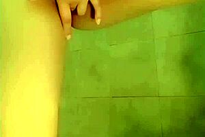 Sobia's real squirt during fingering in this Muslim girl's video