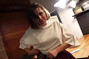 18岁少女，为钱打扫房子第二部