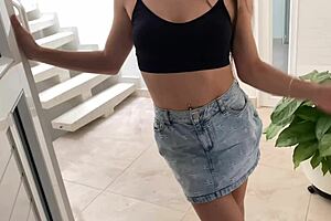 me cojo a mi vecina infiel vino a pedirme aceite y la deje entrar para un rapidon en el estudio