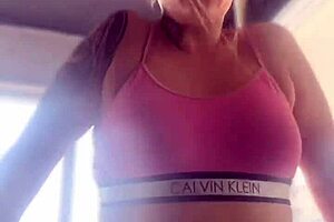 Fetish play at the gym with a buttplug for extra spice