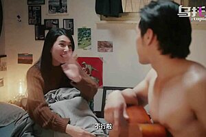 Amateur couple’s homemade sex tape gets steamy with doggy style action