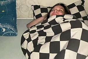 POV: Heitin elokuvaliput menemään ja panin sisareni kovaa sängyssä