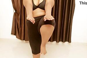Wow, Check Out This Sexy Indian Jharkand Girl's Curves!
