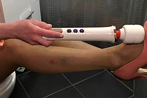 Housewife's solo pleasure in pantyhose and heels