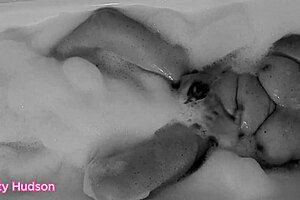 Kitty Hudson’s sensual bath time with a personal toy for ultimate pleasure