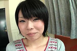 Naoの絶妙なフェラが彼を快楽の苦悶に留める