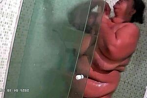 hidden camera caught naughty chubby stepmom taking vanho 😏