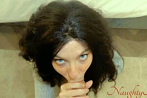 Hot neighbor: 'Impregnate me, my husband's infertile!'