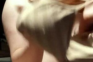 Free webcam of a sexy white girl getting wet and wild