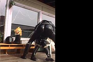 2003roxinaretrorubberoxshinyhorny150403xxl wmv showcases retro rubber fun