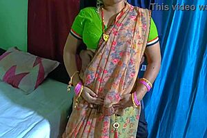 누티 바비 데시 로맨스 전희하고 침대에서 시아주버니한테 박히다