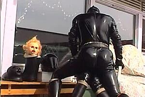 2003roxinaretrorubberoxshinyhorny150403xxl wmv showcases retro rubber fun