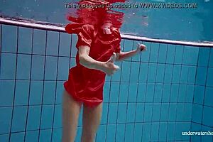 is avenna spreading her sexy ass underwater while bathing nude in the pool?