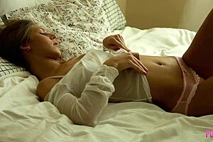 skinny roxana finger fucks her ass hard!