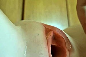 哇，这个真人娃娃躯干让我高潮了！意大利熟女忍不住脏话真高潮