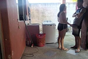 老婆走了，女佣忍不住我的硬鸡巴！