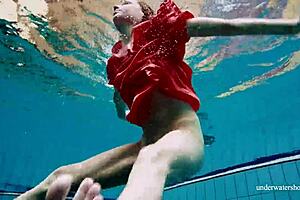 is avenna spreading her sexy ass underwater while bathing nude in the pool?