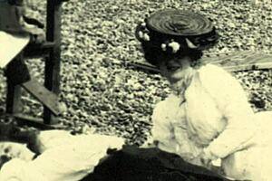 BAKER SPREADS HAIRY BEAVER WIDE