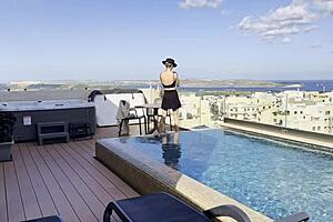 I share my drone diaries with pilot daisy.