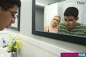 Мачеха учит пасынка дольше выдерживать!