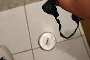 La Mama De Mi Mejor Amigo Me Encuentra Masturbandome Con Su Tanga Y Me Lo Chupa Hasta Venirme En Su Boca Parte 1