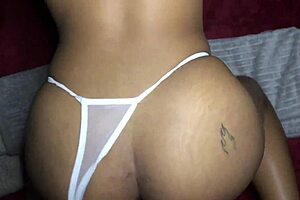 adoro o pau grosso do meu vizinho gozando na minha xota.