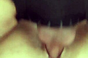 Meu marido socou forte na buceta e gozo nos meus peitos