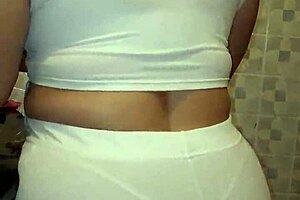 La Mama De Mi Mejor Amigo Me Encuentra Masturbandome Con Su Tanga Y Me Lo Chupa Hasta Venirme En Su Boca Parte 1