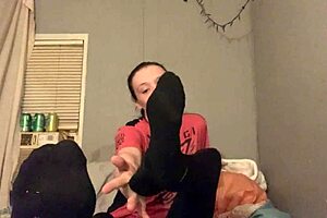 dirty white girl feet are so fetish-worthy, check them out