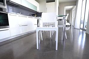 i'm a thick trophy wife craving that big black cock