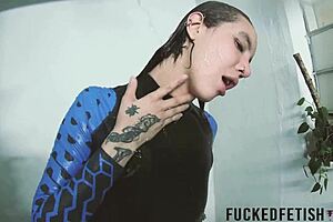 Skinny Sattira Enjoys Underwater Bathtub Spandex Day