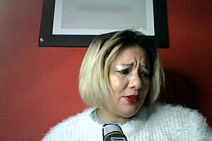 lola chats about fun and flirty things with a giggle