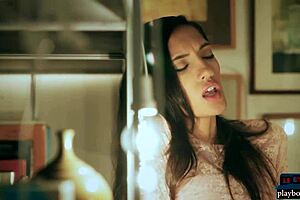 Latina Milf Chloe Amour Fingers Her Wet Pussy in Solo Masturbation Session