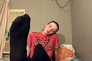 dirty white girl feet are so fetish-worthy, check them out