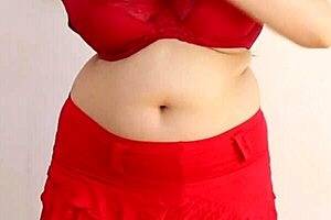 big 80g bra try on reveals natural curves