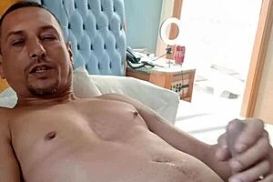 An old mature man with tattoos receives a handjob from a young gay amateur in Brazil