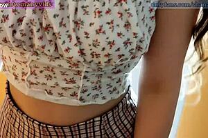 Amateur couple’s naughty elevator experience in the form of a facial cum walker