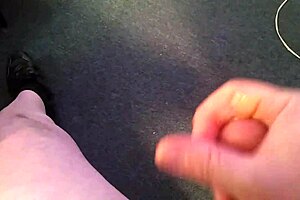 Feeling very horny today 😏