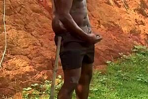 Patroa Gostosa Checks the Construction Site, Catches the Worker Masturbating, and Offers Her Pussy Bareback to the BBC Pedreiro in Public