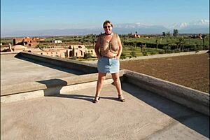 Suzi Serves An Ex-Pat During Her Moroccan Holiday Travels