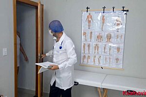 casada vai ao ginecologista mostrar sua bunda e recebe uma massagem taboo