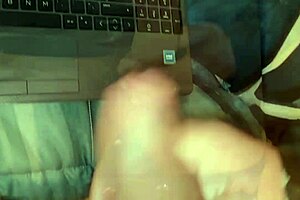 Stupenda Anna Cherry fa sborrare tardi con un enorme pene