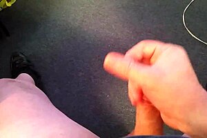 Feeling very horny today 😏