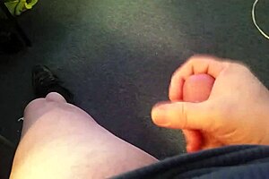 Feeling very horny today 😏